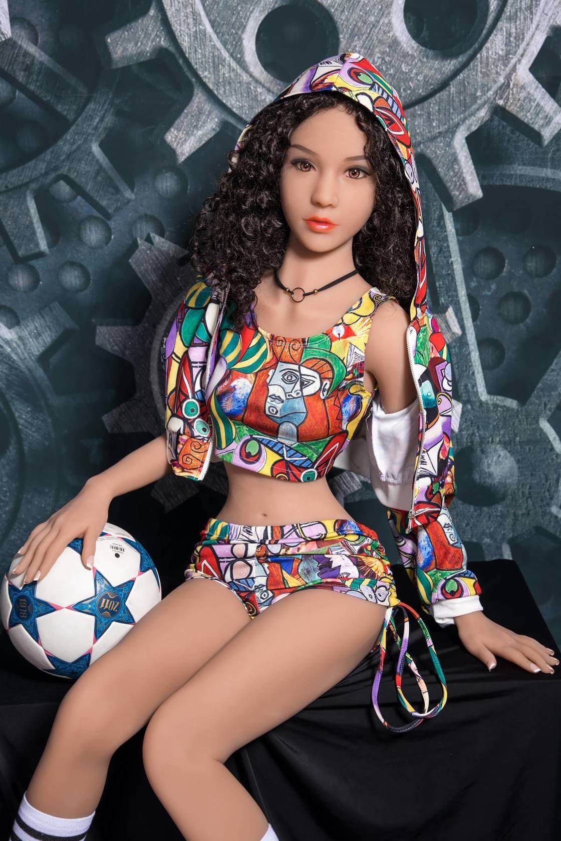 Boneca sexual de pele bronzeada clara com cabelo cacheado de 140 cm